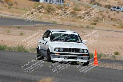 media/Oct-01-2022-Team Topak Racing (Sat) [[f860fb51be]]/2-Inter Low 2/session 2 turn 11/